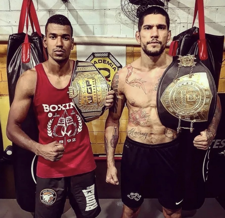 Jonas Salsicha y Alex Poatan